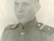 После принятия присяги 22.02.43г. и переформирования эшелона в Свердловске из военных шоферов, отправился учиться на танкового стрелка-радиста в Челябинске.