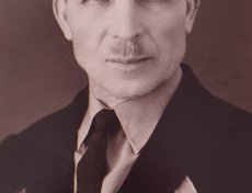 Белых Михаил Николаевич (1914-1988). Капитан, командир эскадрильи ближне бомбардировочного авиаполка 247 бомбардировочной авиадивизии. Лично осуществлял боевые вылеты, выполнял спецзадания. Участвовал в войне с Японией