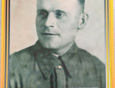Чучуй Иван Иванович (1916). Ушел на фронт добровольцем в 1941 году. После ранения комиссован в 1944 г. Фото сделано 12.03.44. «На память мамочке»