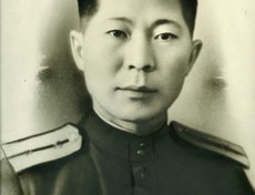 Хурхесов Прокопий Михайлович (1922-1971), мл. лейтенант, участвовал в сражении на Курской дуге, Сталинградской битве, освобождении Варшавы, взятии Берлина. После войны окончил медицинский институт и работал врачом. Фото прислала Татьяна Бардымова