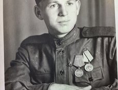 Долгих Александр Петрович (1924-1987). Призван 18 февраля 1943 г. С 4 мая 1943 в составе 15 отдельного железнодорожного батальона прокладывал новые и восстанавливал разрушенные участки железной дороги при наступлении советской армии.