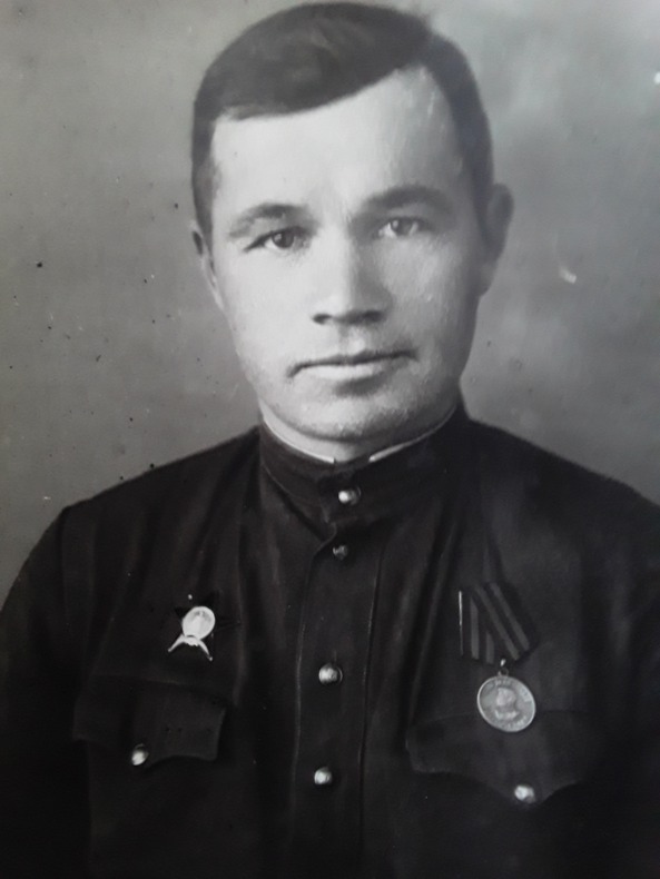 Рукосуев Михаил Михайлович 24.08.1915 — 04.11.1972 гг. Призван в 1937 году. Демобилизован в 1946 гг. 1 Укринский фронт. Был ранен, после госпиталя - 3 Украинский фронт. Ст.лейтенант. Орден Красной Звезды, медаль «За Победу над Германией». Фото Ольга Улько