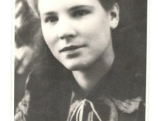 Афанасьева (в девичестве Якубайтене) Тамара Максимовна, 27.12.1927 г.р. – труженик тыла, с 14 лет – до конца войны работала на заводе им.Куйбышева (Иркутск). Умерла 24.11.2008 г. Фото прислала Баженова Валерия