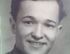 Попов Григорий Игнатьевич (1922-1962). Призван в 1942 г. Последнее место службы 24.04.1948 г. г. Веймар Германия. Звание мл. лейтенант. Это фото сделано в Германии г.Веймар, 1946 год.