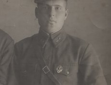 Задворный Иван Кузьмич 1917 г.р., командир развед. взвода, прошел всю войну. Победу встретил в госпитале. Награжден орденом Отечественной войны II степени. Скончался 11.10.1980 г.