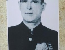 Винокуров Еким Григорьевич ((1900-1958). Призван в июне 1941 г. с призывного пункта села Утка на Урале. Прошёл всю войну до Берлина, окончил в звании гвардии капитана. После войны был председателем колхоза . (Фото внука Волкова Александра).