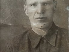 Новоженин Федор Иванович (1907-1943). Замком батальона по политчасти 143 гв.стр.полка 48 гв.стр.дивизии. Погиб 6.03.43 г. при освобождении села Винники, Нововодолажского р-на, Харьковской обл., Украина. Внесен на мемориальную плиту братской могилы с. Винн