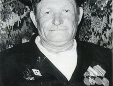 Савченко Степан Данилович (1926-1999). В 1943 направлен в Красноярскую полковую школу. Воевал с 1944 по 1945. Командир отделения танкового пулемета. Два ранения. Медали «За отвагу», «За победу над Германией». Фото прислала Наталья Сиразиева