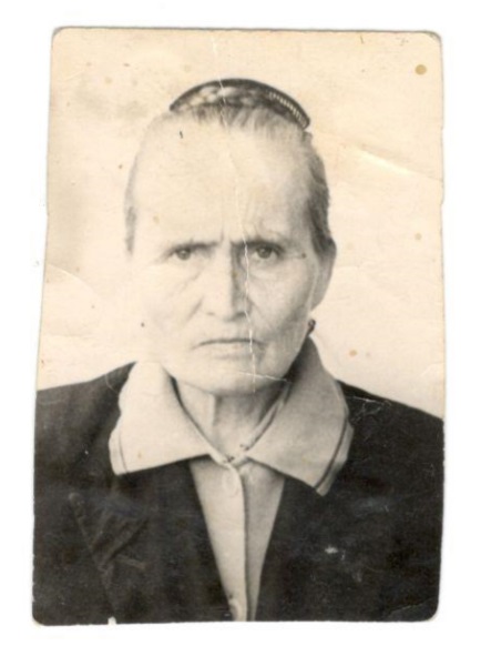Баженова Зинаида Ивановна, 1907 г.р.  – всю войну проработала в колхозе в  с.В.Маргинтуй Бичурский район Бурятия. Фото прислала Баженова Валерия