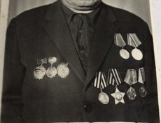 Гросс Иннокентий Николаевич (09.12.1924-15.04.1985). Призван на службу Аларским РВК. Воевал в составе 235 сп и 28 сд. Был ранен. Награжден Орденом Славы III степени, Орденом Отечественной войны I степени, медалью «За победу над Германией в ВОВ».