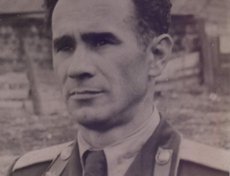 Глазунов Иван Алексеевич, 25.10.1913 г.р. Участник финской войны. Был ст. лейтенантом, стал капитаном. В ноябре 1941 ранен подо Ржевом. Был назначен зам.начальника штаба. Переведен на ст.Белая в Иркутской обл. В действующей армии служил до 1954 г.