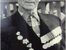 Валов Георгий Иванович. Мл. сержант, линейный надсмотрщик 1287 отд. роты правит. связи НКВД СССР. Воевал на Западном Фронте в р-не Москвы, Нормофомонска, Малоярославца, в р-не г. Мальхов 2-го Белорусского фронта. Был ранен, выжил.