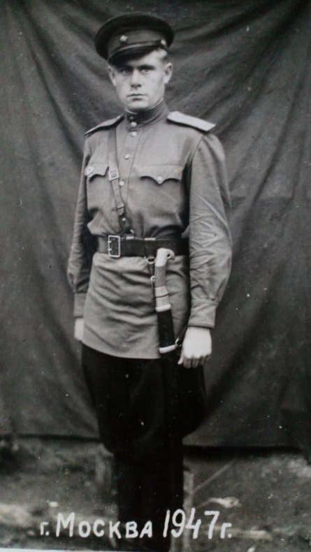 В боях получил легкое ранение в левую руку 27.09.1942 года. Участвовал в боях по защите СССР с 24.03.1943 по 25.02.1944 Волховский фронт, с 25.02.1944 Ленинградский фронт.