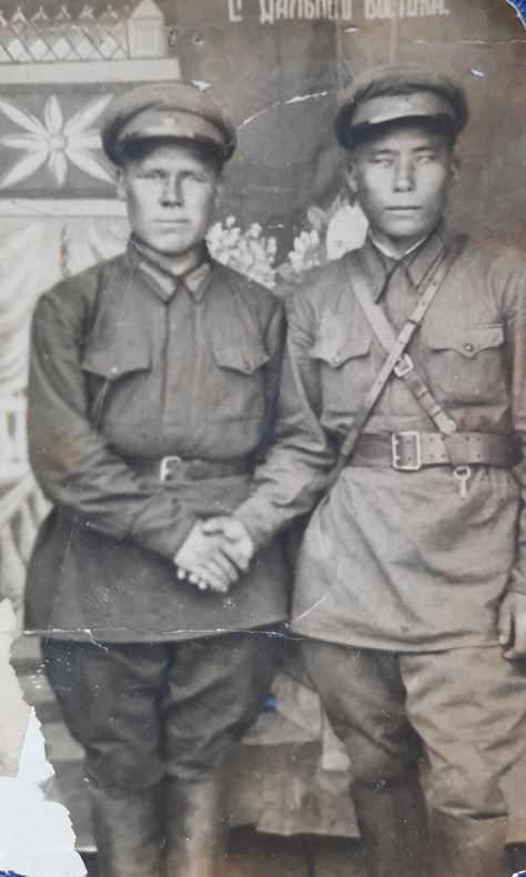 Лейтенант Герасим 1917г.р погиб 22 июля 1943г похоронен д.Оловянников Свердловского р-на Орловской обл. ( Награжден медалью за отвагу). Фото отправила семья Мильхеевых