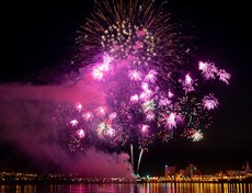 2019 год: вечером в честь 358-летия Иркутска в небо запустили более тысячи залпов пиротехники.