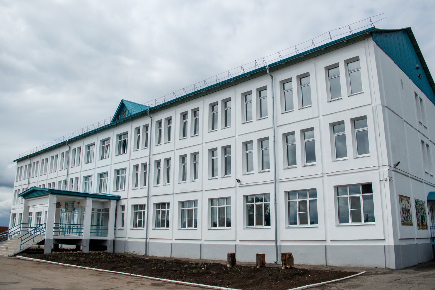Школа в деревне Ревякина отремонтирована более 8 лет назад, но содержится в идеальном порядке