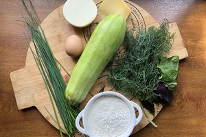 Запеканка с сыром и кабачки со специями.
