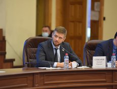 Председатель думы Иркутска Евгений Стекачев на встрече депутатов с губернатором региона Игорем Кобзевым