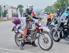 15 августа иркутские байкеры решили поднять настроение себе и окружающим и организовали костюмированный мотопробег.
