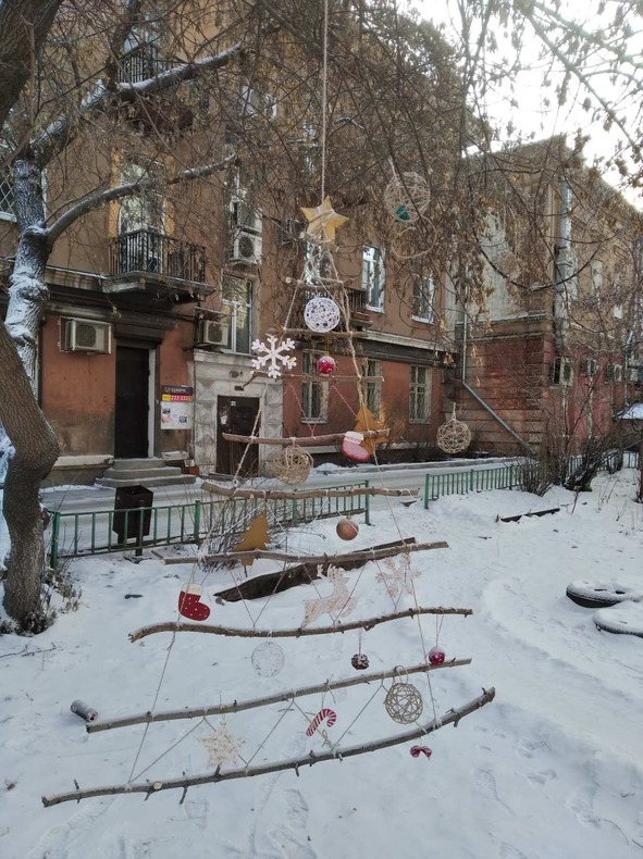 Елка на Карла Маркса, 31. За фото спасибо Роману Р.
