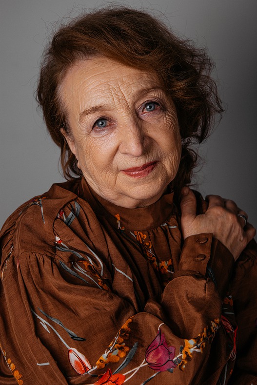 Нина Титова, 79 лет: «Я каждый день делаю прическу, мне нравится выглядеть опрятно. Я против вмешательств в тело человека без нужды здоровья. Я за естественность. Каждая моя морщинка — это моя история».
