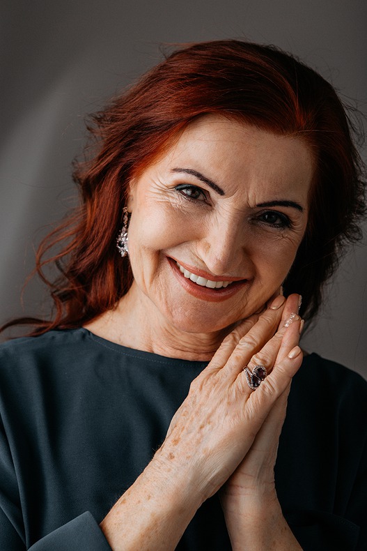 Изольда Баженова, 78 лет: «Я чувствую себя молодой. Мне нравится жить, помогать людям, быть полезной. У меня большой круг общения. Я счастливый человек».