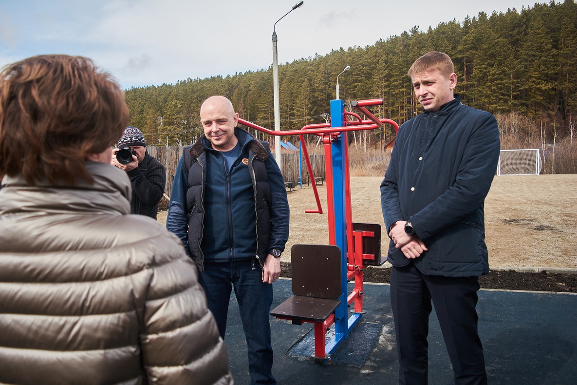 Оценили качество работ и встретились с жителями Депутат Госдумы Сергей Сокол и вице-мэр Иркутска Антон Красноштанов.