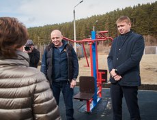 Оценили качество работ и встретились с жителями Депутат Госдумы Сергей Сокол и вице-мэр Иркутска Антон Красноштанов.