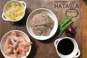 Готовим люля-кебаб и маринованные креветки с ананасами.