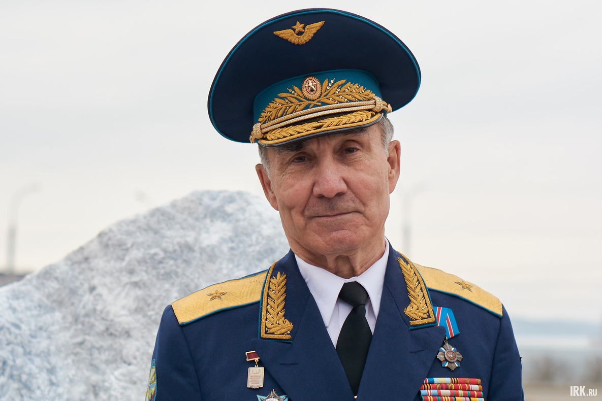 Генерал-майор авиации, директор иркутского городского центра «Патриот» Александр Барсуков