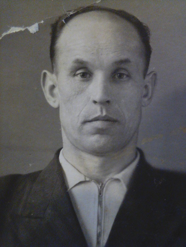 Агафонов Степан Гаврилович 23.12.1924 г.-31.03.2001 г.  рядовой,  1942-1947 г.г.  Служил - 96 отдельный артиллерийский дивизион. Награды- Медаль « За победу над Японией»