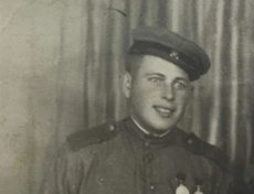 Стрельцов Николай Константинович. Родился в 1919 году в Гурульбе (Улан-Удэ). Призван в 1941 году. Разведчик. Вернулся домой