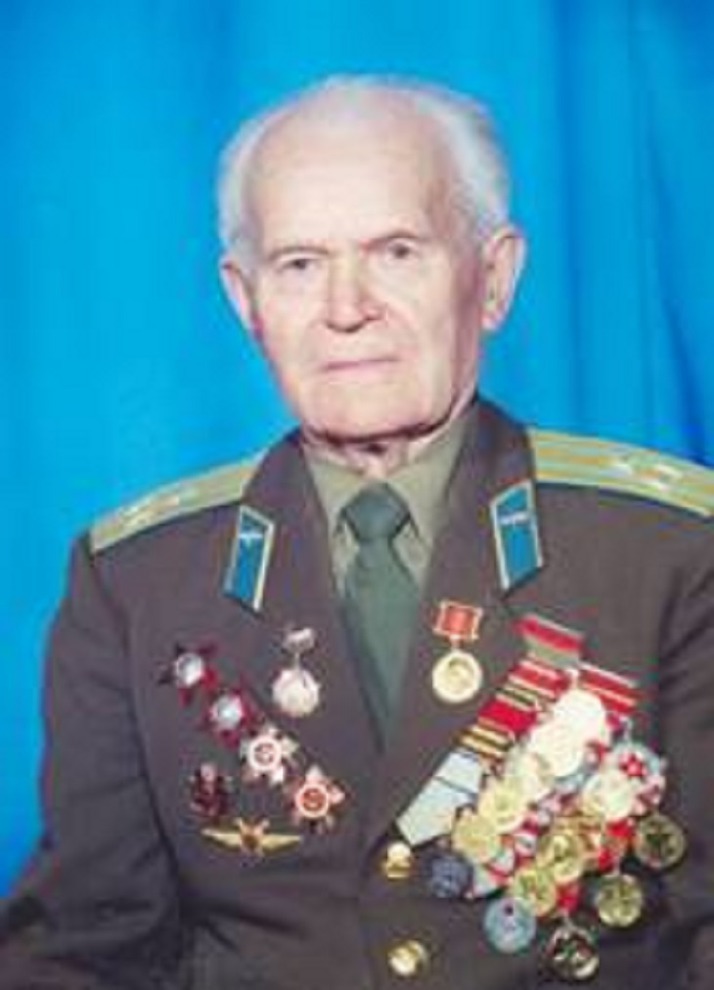 Сергей Григорьевич Печёнов. Был призван в 1939 году.  В 1944 году в составе 2-го Украинского фронта участвовал в боях за освобождение Украины, Венгрии, Австрии