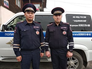 В Бодайбо сотрудники ГИБДД спасли на пожаре пять человек