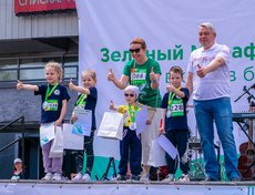 Лучшим спортсменам в разных номинациях вручили медали — бронзу, серебро и золото, а победителям также достались кубки с символом Зелёного марафона.