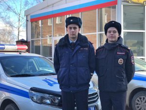 В Иркутске полицейские помогли доставить в больницу задыхающегося ребенка