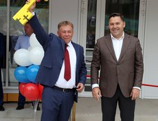 Алексей Ефимов, директор школы, и Виктор Ильичев, генеральный директор ЗАО "УК «ВостСибСтрой»