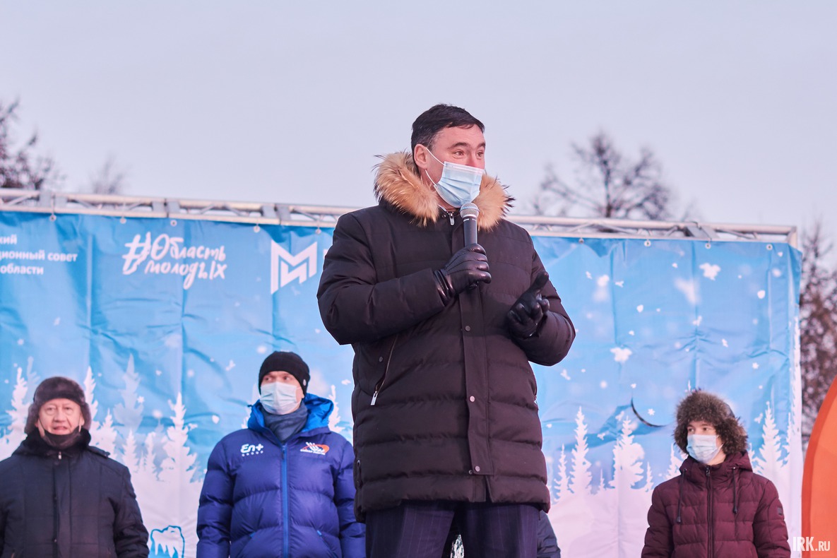 Руслан Болотов, мэр Иркутска: «Иркутск — город студенческий. У нас около 100 тысяч студентов. Мы гордимся своими вузами и ссузами, своими преподавателями, молодёжью. Вы талантливы, молоды, амбициозны. Вам открыты все пути. И вы — будущее нашего города».