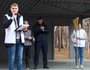 Большой студенческий субботник прошёл в роще «Звёздочка». В завершении со сцены объявили команды, показавшие лучший результат.