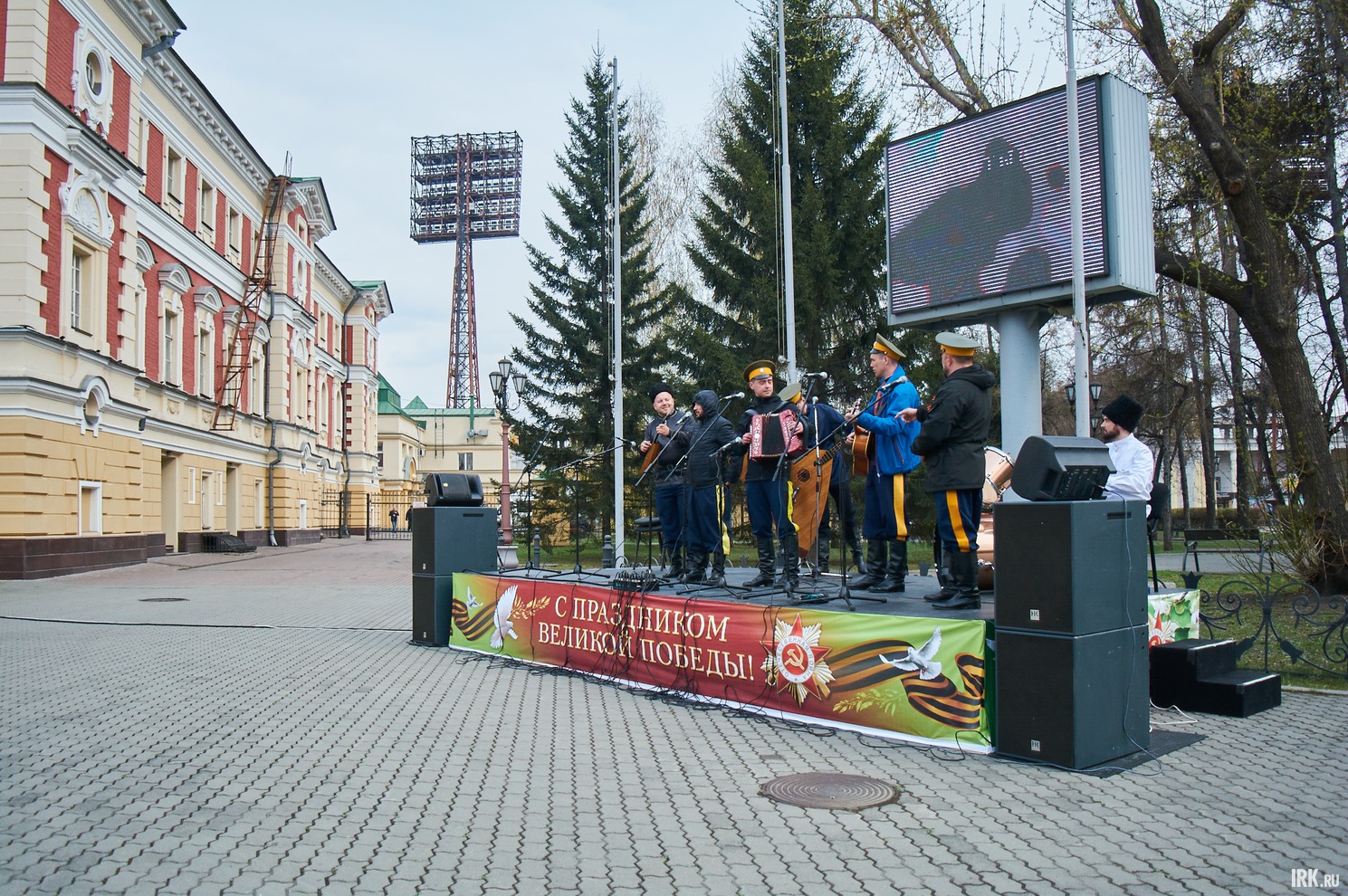 Ещё один концерт можно было послушать у Иркутского академического драматического театра Н.П. Охлопкова.
