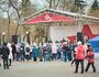 На площади у памятника Александру Третьему выступали творческие коллективы города.