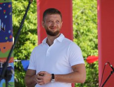 – От всей души хочу поздравить всех с общим праздником. Иркутск продолжает двигаться вперед, и это заслуга его жителей, – сказал председатель думы Иркутска Евгений Стекачев.