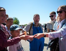 За каждое угаданное слово иркутяне получали подарок.