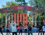 Празднование Дня города иркутяне начали в 10:00 с большой зарядки на площади у памятника Александру Третьему.
