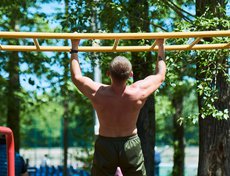 Кто-то осваивал комплекс силовых упражнений.