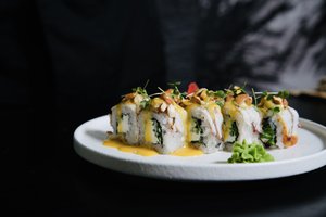Пицца, роллы, мясо, позы?