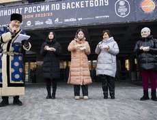 Был организован и конкурс на поедание бууз — главного праздничного блюда.
