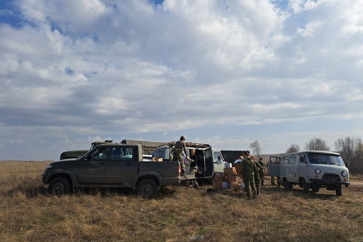 Мобилизованным отправили УАЗ-452, УАЗ Патриот, УАЗ Патриот пикап и бронеавтомобиль Fiat Ducato. Фото пресс-службы правительства региона