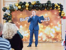 Мэр Иркутского района Леонид Фролов 19 мая поздравил выпускников Большереченской школы.