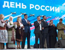 С праздником иркутян поздравили губернатор Иркутской области Игорь Кобзев, мэр Иркутска Руслан Болотов, председатель Законодательного собрания Иркутской области Александр Ведерников и представители национальных центров.